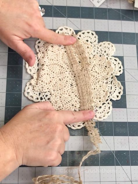 How to Make an Easy Bow Using a Doily +5 Doily Craft Ideas https://www.southerncrushathome.com/how-to-make-an-easy-bow-using-a-doily-doily-craft-ideas/ Doily Table Runner Diy, Rag Wall Hangings, Doily Ornaments Diy, Diy With Doilies, How To Make Christmas Angels, Lace Projects Craft Ideas, Repurpose Doilies, Doilies Crafts Repurposed, Dollies Crafts