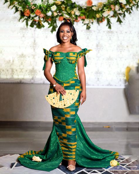 Ghana Traditional Wedding Engagement, Gawn Dress, African Marriage, Ghana Traditional Wedding, Kente Dresses, Mehendi Dress, Ghana Style, Ghana Wedding, Kente Dress