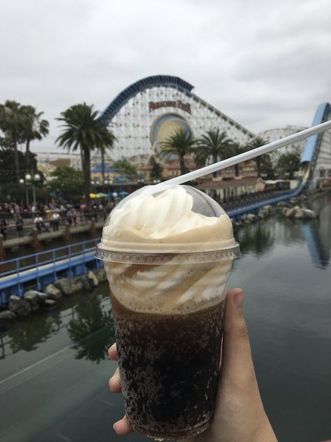 Ice Cream Float Aesthetic, Cream Soda Float, Ice Cream Soda Floats, Root Beer Float Aesthetic, Soda Float, Floats Drinks, Ice Cream Float, Disney Foods, Vibe Board