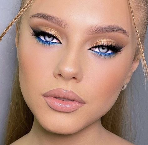 Blue Liner Makeup, Blue Dress Makeup Ideas, Blue Eyeliner Makeup, Maquillage On Fleek, Vampire Bride, Mekap Mata, Blue Makeup Looks, 20 Makeup, Liner Makeup