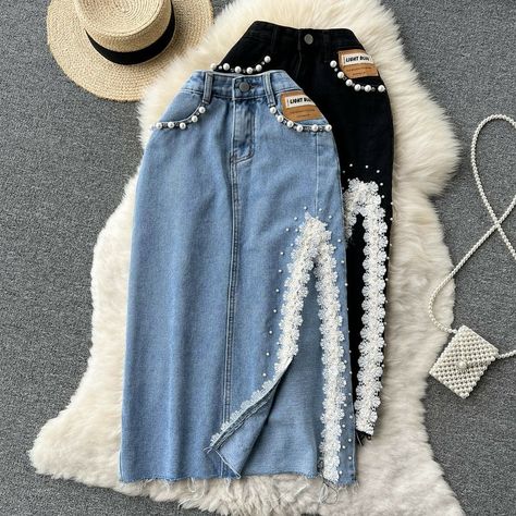 Long Denim Skirt Designs, Denim Skirts With Lace, Design Jeans Diy Ideas, Denim Skirt Design, Denim Skirt Ideas, Upcycled Denim Skirt, Diy Denim Skirt, Beaded Denim, Denim Diy Clothes