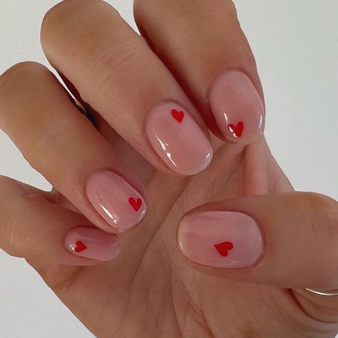 valentines nail inspo aesthetic love hearts Vday Nails, Hari Valentine, February Nails, Nail Designs Valentines, Minimal Nails, Nagel Inspo, Neutral Nails, Dipped Nails, Heart Nails