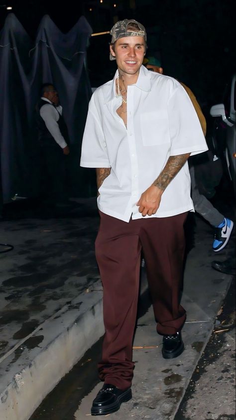 Justin Bieber Style, Bieber Fever, Mens Smart Casual Outfits, Hype Clothing, Street Fashion Men Streetwear, Mens Outfit Inspiration, Mens Fashion Streetwear, Cool Outfits For Men, Mens Fashion Casual Outfits