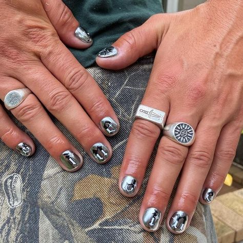 Short Masc Nails, Men Painted Nails, Men With Painted Nails, Masc Nails Ideas, Nails Hombre, Male Nail Designs, Masc Nails, Boy Nails, Male Nails