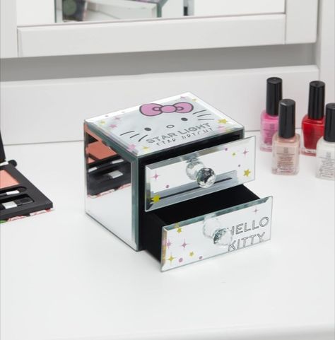 Whaaat, can we take a moment for this gorgeous Hello Kitty jewelry box! #hellokitty #commissionearned #hellokittyproducts #aesthetic Hello Kitty Star, Bright Mirror, Bright Jewelry, Star Light Star Bright, Hello Kitty Jewelry, Chic Mirror, Jewelry Box Mirror, Glass Jewelry Box, Jewelry Mirror