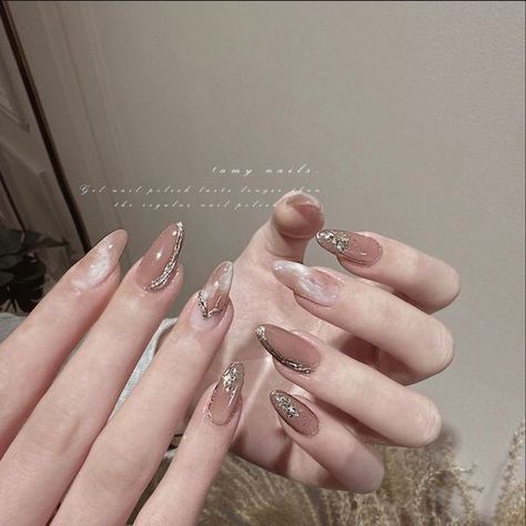 Nailart Simple Elegant, Nail Art Simple Elegant, Chinese New Year Nails, Gel Nails Shape, Elegant Touch Nails, Wedding Nail Art Design, Silver Nail Art, Long Almond, Lilac Nails