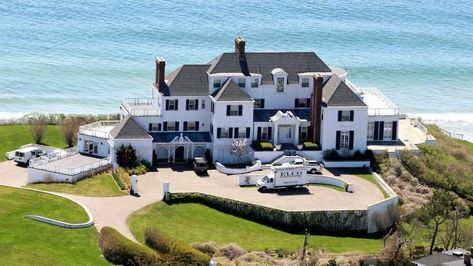 A New Taylor Swift Song Tells the Story of Her Rhode Island Home Mansion On The Beach, Taylor Swift House, Rhode Island Mansions, Humble House, Saltbox Houses, Gorgeous Houses, Island House, Expensive Houses, Mansions Luxury