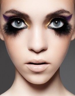 Black and purple bird eye makeup  http://makinbacon.hubpages.com/hub/birdmakeuphalloweentutorialstipsphotos Bird Makeup, Feather Eyelashes, High Fashion Makeup, Makeup Hacks Tutorials, Make Up Inspiration, Avant Garde Makeup, Beautiful Eye, Crazy Makeup, Fantasy Makeup