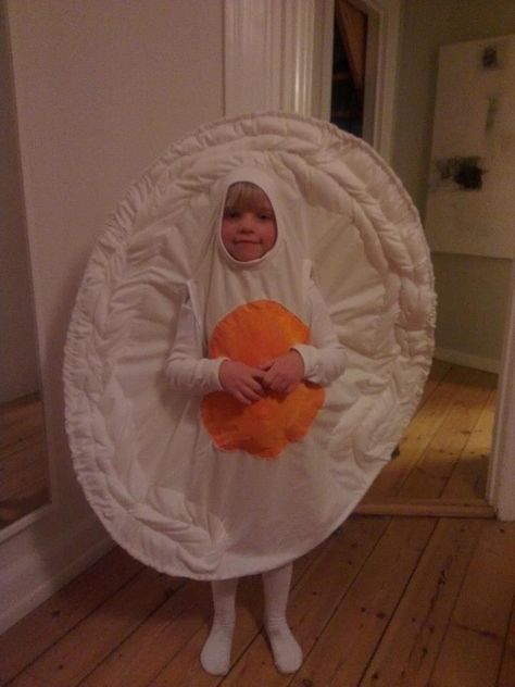 Fried egg costume Egg Costume, Carnaval Costume, Easy Toddler Activities, Halloween Coustumes, Kids Dress Up, Creative Costumes, Egg Breakfast, Childrens Crafts, Baby Costumes