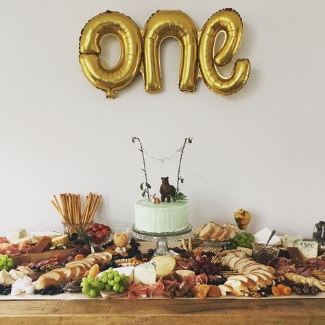 1st Birthday grazing table Food Idea For 1st Birthday Party, 1st Birthday Buffet Ideas, 1st Birthday Grazing Table, First Birthday Grazing Table, First Birthday Party Foods, Childrens Grazing Table, First Birthday Food Table, Birthday Grazing Table, Party Snack Table