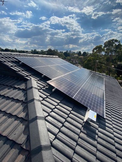 #ozsolarenergysolution #ozsolar #solarpanel #solarpower #solarsystem #savetheplanet #sunpower #naturalresources #Victoria #australia #saveourplanet #saveearth Solar Panels Diy, Off Grid Homes, Diy Solar Power System, Solar Panels Design, Solar System Design, Solar Lights Diy, Solar Energy Projects, Diy Solar Panel, Solar Panels Roof