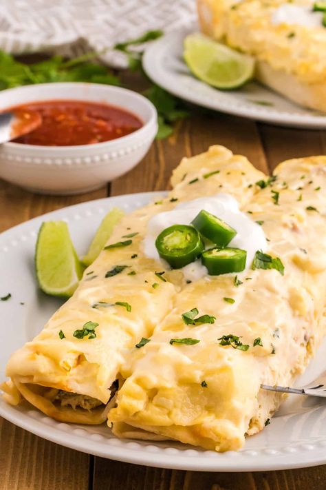 White Chicken Enchiladas are delicious baked tortillas filled with shredded chicken, cream cheese and green chilis baked in a creamy sauce and topped with cheese. Shredded Chicken Cream Cheese, Baked Tortillas, Poppy Seed Chicken Casserole, Chicken Cream Cheese, Cream Cheese Chicken Enchiladas, Latino Food, Bbq Chicken Thighs, Green Chilis, Mexican Chicken Casserole