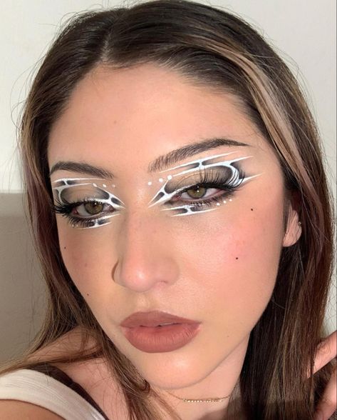 Futuristic Makeup, Makeup 2023, Artsy Makeup, Makeup Photos, Drag Make-up, Cute Eye Makeup, Rave Makeup, Graphic Makeup, Work Makeup