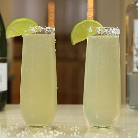 Tequila Drinks Easy, Key Lime Margarita, Tequila Drinks Recipes, Frozen Beer, Blueberry Margarita, Passion Fruit Margarita, Lime Tart, Champagne Cocktails, Watermelon Margarita