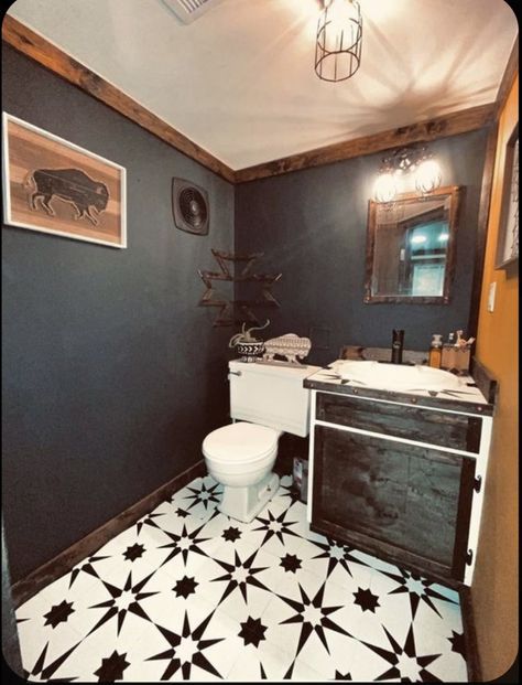 Modern Southwestern Bathroom, Western Style Curtain Ideas, Bathroom Remodel Western Style, Western Small Bathroom Ideas, Cowhide Bathroom Rug, Western Home Wall Color, Western Inspired Kitchen, Western Powder Room Ideas, Small Bathroom Western