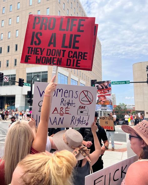 Liberal Aesthetic, Protest Fashion, Women Protest, Women's Rights, Protest Aesthetic, Women Protesting, Woman Protesting, Wade Vs Roe Protest, Womens Reproductive Rights