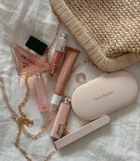 Prada Makeup, Story Insta, Makeup Aesthetic, Dior Makeup, Summer Fridays, Aesthetic Makeup, Body Skin, Girly Girl, Body Skin Care