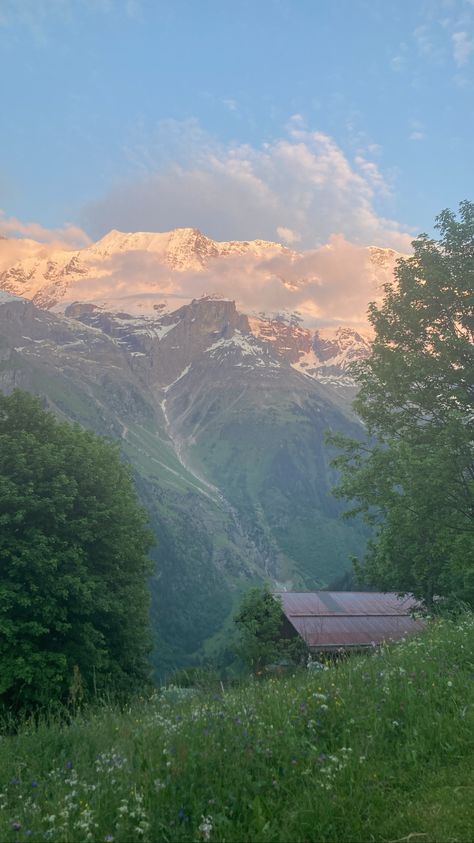 Gimmelwald Switzerland, Swiss Countryside, Switzerland Summer, Spring Aesthetic, Green Aesthetic, Simple Living, The Mountain, Switzerland, Places To Go