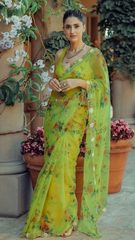 Long Saree Blouse Designs, Sequin Saree, Traditional Blouse Designs, Kids Dress Wear, Green Saree, Indian Models, Printed Saree, Trendy Fashion Outfits, Saree Styles