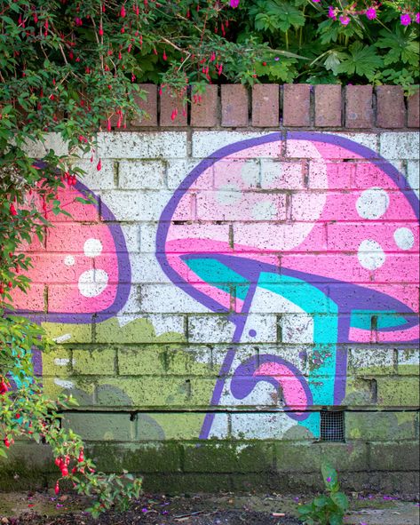 Street art of a high anxiety mushroom. It’s pink and purple and is looking extremely distressed. Graffiti On Black Wall, Nature Graffiti Art, Trippy Graffiti Art, Mushroom Graffiti Art, Graffiti Inspired Art, Graffiti Inspo Art, Easy Graffiti Drawings Street Art, Plant Graffiti, Graffiti Mushroom