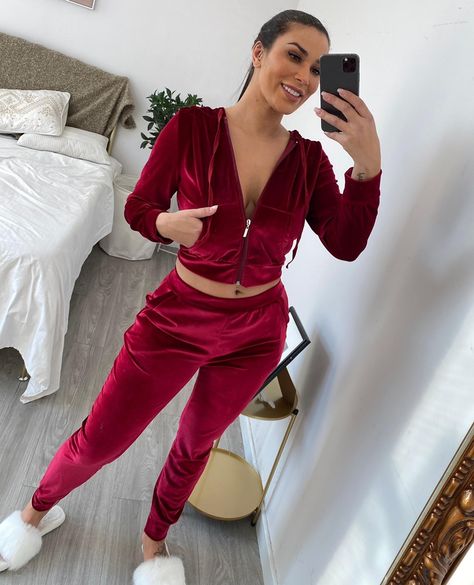 Velour Tracksuit Outfit, Slim Sweatpants, Velvet Set, Velour Tracksuit, Velvet Hoodie, Velvet Clothes, Cute Lazy Outfits, Velvet Jacket, Jogger Set