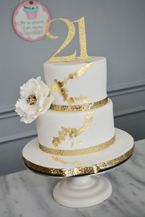 Gold Leaf Cake Gold Leaf Cake, Golden Wedding Cake, Leaf Cake, Gold Leaf Cakes, Different Types Of Cakes, White Fondant, Edible Gold Leaf, Edible Gold, Gold Wedding Cake