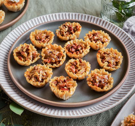 Pecan Bark Recipe, Pecan Bark, Pecan Tarts Mini, Tart Shells Recipe, Pecan Pie Tarts, Phyllo Dough Recipes, Phyllo Recipes, Appetizer Party, Paula Dean