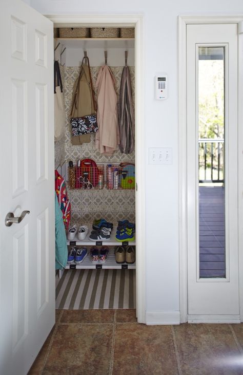 Coat Closet Storage, Small Closet Organization Diy, Coat Closet Ideas, Small Coat Closet, Diy Closet Shelves, Closet Small Bedroom, Front Closet, Coat Closet Organization, Entry Closet