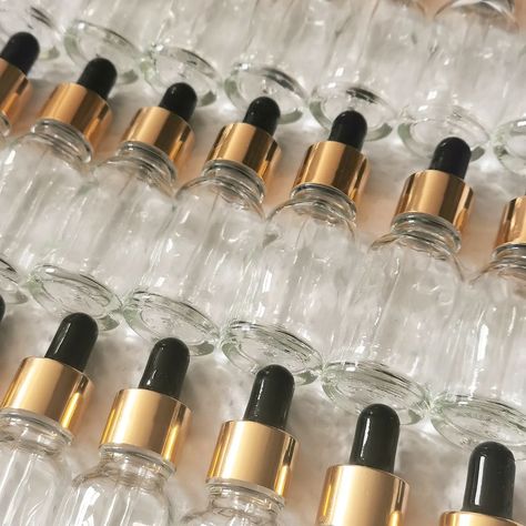 Cuticle Oil Aesthetic, Oil Aesthetic, Nail Business, Beauty Mark, Luxury Aesthetic, Dropper Bottles, Cuticle Oil, Nail Supply, Beauty Bar