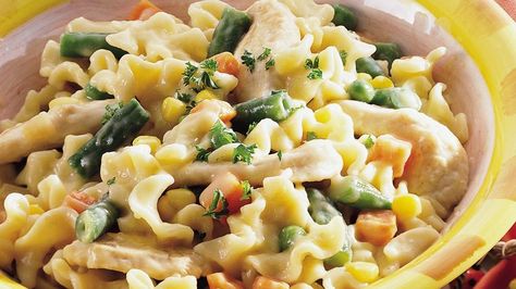 In this convenient recipe, ruffly noodles cook in the creamy sauce right along with the chicken and colorful vegetables. Pasta And Chicken, Pot Dinners, Noodle Dish, Dutch Oven Recipes, Meal Recipes, Lamb Recipes, Pot Meals, Chicken Casserole, Poultry Recipes