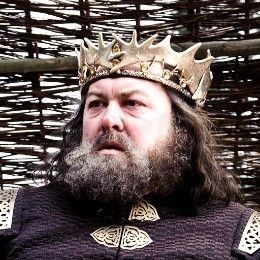 Game Of Thrones Theories, King Robert Baratheon, Robert Baratheon, Dessin Game Of Thrones, Game Of Thrones Episodes, Theon Greyjoy, Eddard Stark, Catelyn Stark, Game Of Thrones Cast