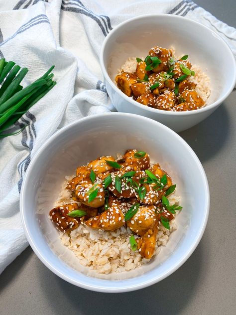 Healthy General Tso’s Chicken - CLAIRE HODGINS Claire Nolan, Healthy General Tso Chicken, General Tso's Chicken, Easy Meals For College Students, General Tso, Weight Watchers Chicken Recipes, Macro Meals, Weight Watchers Dinner Recipes, Turkey Dinner