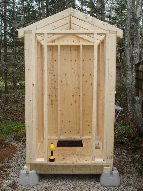 Outhouse Shed, Building An Outhouse, Outhouse Plans, Outhouse Bathroom, Out Houses, Out House, Composting Toilets, Outdoor Toilet, Composting Toilet