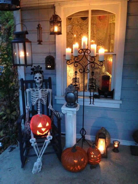 My spooky porch. Front House Porch Ideas, Skeleton On Porch Ideas, Halloween Porch Ideas, Spooky Porch, Sunflower Halloween, Halloween Entryway, Scary Halloween Decorations Outdoor, Halloween Haunted House Decorations, Halloween Outside