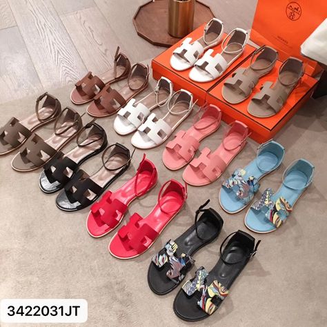 Hermes Santorini Sandal Outfit, Hermes Birkin Orange, Sandals Outfit, Sandals Flats, Hermes Shoes, Walk This Way, Classic Shoes, Fashion Girl, Leather Flats