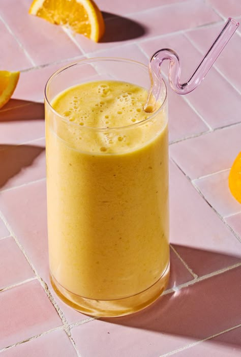 Dylan Dreyer’s 4-Ingredient Smoothie Is Packed with Anti-Inflammatory Ingredients Peach Lemonade Recipe, Heathy Drinks, Strawberry Recipe, Dylan Dreyer, Anti Inflamatory, Health Cooking, Anti Inflammation Recipes, Inflammation Diet, Peach Lemonade