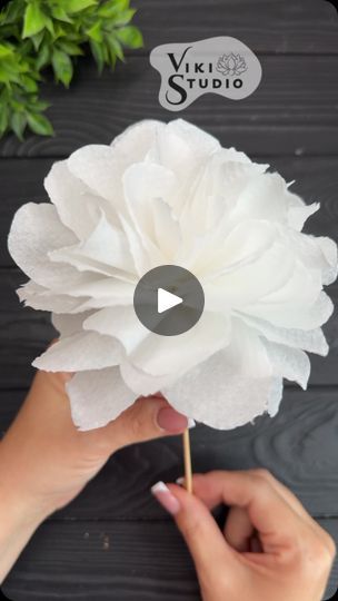 Craft Workshop Ideas, Paper Flowers Diy Tutorial, Paper Flower Video, Chantilly Cake, Paper Flowers For Kids, Fleurs Diy, Origami Paper Art, Studio Diy, Paper Craft Tutorials