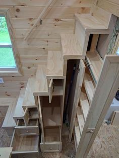 These Tiny House Stairs have plenty of storage. Three drawers, a large storage compartment, a broom closet, a pull-out pantry, and two small cupboards. Design Case Mici, Diy Tiny House Plans, Tiny House Stairs, Tiny House Storage, Diy Tiny House, Loft Stairs, Tiny House Interior Design, Small Cupboard, Tiny House Loft