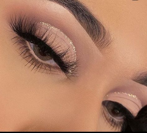 Makeup Looks That Go With Pink Dress, Prom Makeup Champagne, Brown Prom Eyeshadow, Makeup For Damas, Gold Eyeshadow Looks Prom, Makeup For A Quinceanera, Sweet 16 Eye Makeup, 18th Birthday Makeup Ideas Natural, Eye Makeup For Quinceanera