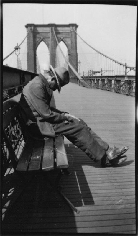 liquidnight: “ Walker Evans New York City, 1928-1929 [From the Metropolitan Museum of Art] ” Walker Evans Photography, Nostalgic Photos, Straight Photography, Narrative Photography, American Photography, Walker Evans, Black Life, Photography Student, Slaap Lekker