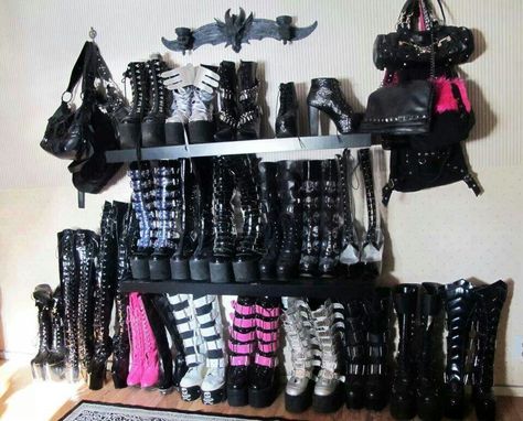 Dream of Goth Shoes, Gothic Shoes, Emo Outfits, Alt Fashion, Goth Outfits, Dream Shoes, Looks Style, Goth Fashion, Punk Fashion