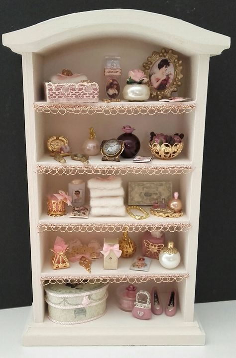 Vintage Doll Furniture, Mini Doll House Diy, Dollhouse Decorating, Room Box Miniatures, Doll Furniture Diy, Diy Doll Miniatures, Doll House Plans, Mini Doll House, Cute Miniature