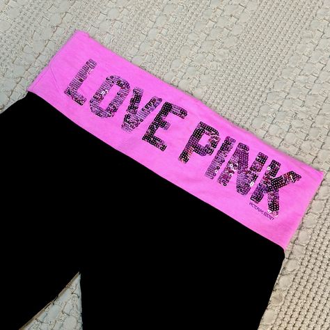 Vs Pink Yoga Leggings -Cropped Pink & Black With Large Sequin Detail On Back Band Brand New Condition! Nwot (Never Worn, Just Folded & Stored) Vs Pink Y2k, Pink Victoria Secret Clothes, Baby Phat 2000s, Expensive Wishlist, Vs Pink Nation, Cropped Pink, 2000s Pink, Victoria Secret Outfits, Leggings Shorts