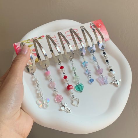 Hair Clip Beads Diy, Jewelry Hair Clip, Hair Clips Jewelry, Hair Clip With Charms, Hair Pin Jewelry, Dangle Hair Clip, Dangling Hair Clips, Hair Clip Jewelry, Hair Clip With Beads