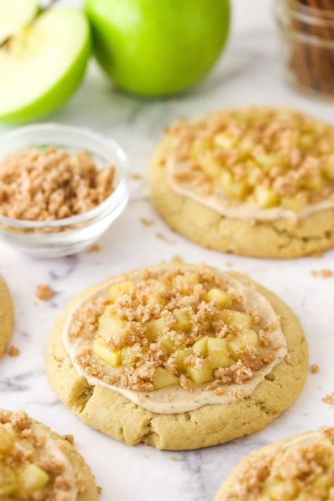 Apple Crumb Cake, Crumble Cookie Recipe, Caramel Apple Cookies, Apple Crumb Cakes, Apples And Cinnamon, Apple Pie Cookies, Apple Crumb, Brown Sugar Cookies, Cinnamon Streusel