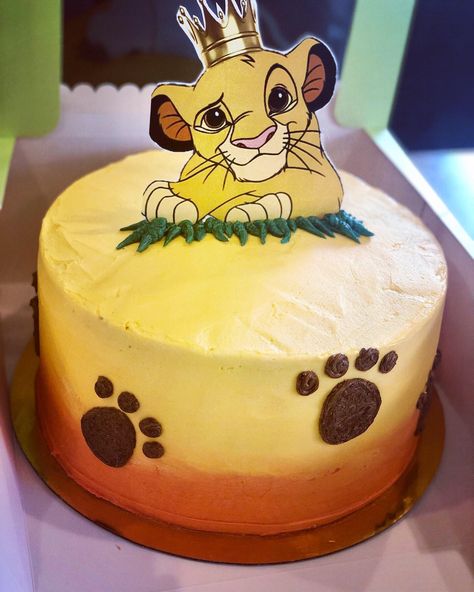 Lion Gaurd Cake, Simba Cake Ideas, Simba Cake, Cake Lion, Simba E Nala, Lion King Birthday Party Ideas, Lion Guard Birthday, Twin Birthday Cakes, Baby Simba