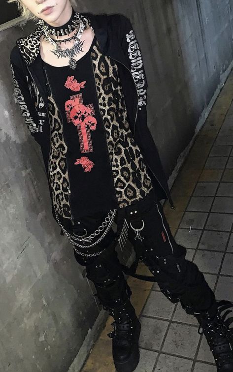 Male Vkei Outfit, Male Mall Goth Outfits, Goth Punk Outfits Men, Vkei Outfits Men, Punk Outfits Aesthetic, Japanese Punk Fashion, Vkei Outfits, Visual Kei Outfits, Black Metal Style