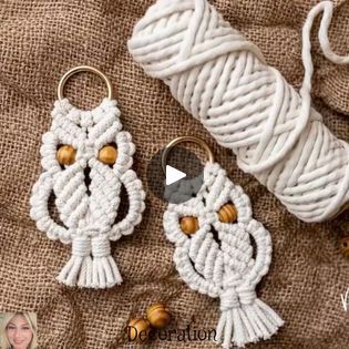 Macrame Owl Pattern Free, Macrame Keychain Diy Tutorials, Macrame Owl Keychain, Macrame Owls, Owl Macrame, Key Holder Diy, Macrame Wall Hanging Tutorial, Macrame Feathers, Owl Keychain