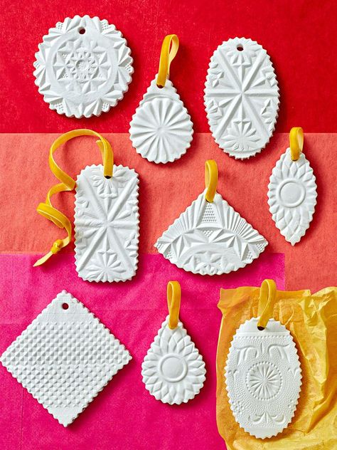 Cheap Christmas Crafts, Easy Ornaments, Easy Christmas Ornaments, Farmhouse Christmas Ornaments, Easy Christmas Decorations, Cheap Christmas, Easy Christmas Crafts, Clay Ornaments, Christmas Ornaments Homemade