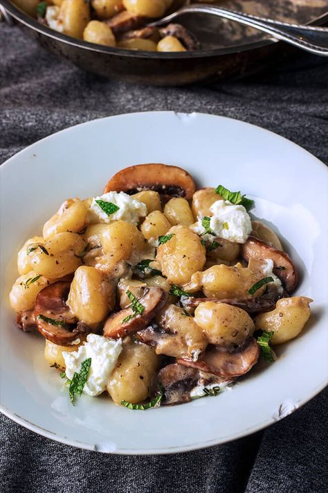 Mushroom Gnocchi, Creamy Goat Cheese, Gnocchi Recipe, Gnocchi Recipes, Tasty Recipe, Mushroom Sauce, Tortellini, Vegetarian Dishes, Goat Cheese